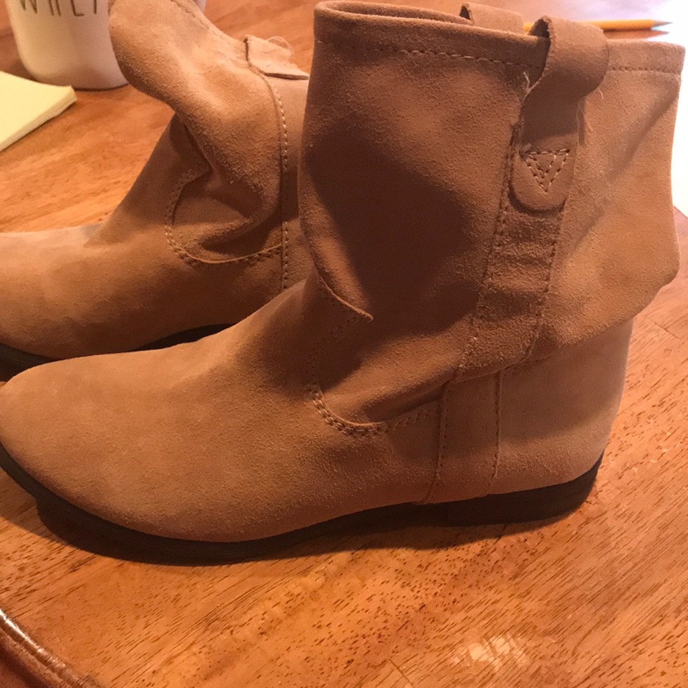 Size 7.5 suede bootie-toast in color